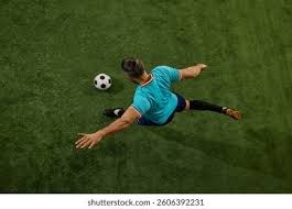 致敬蓝军传奇，库库雷利亚度假时身穿德罗巴球衣